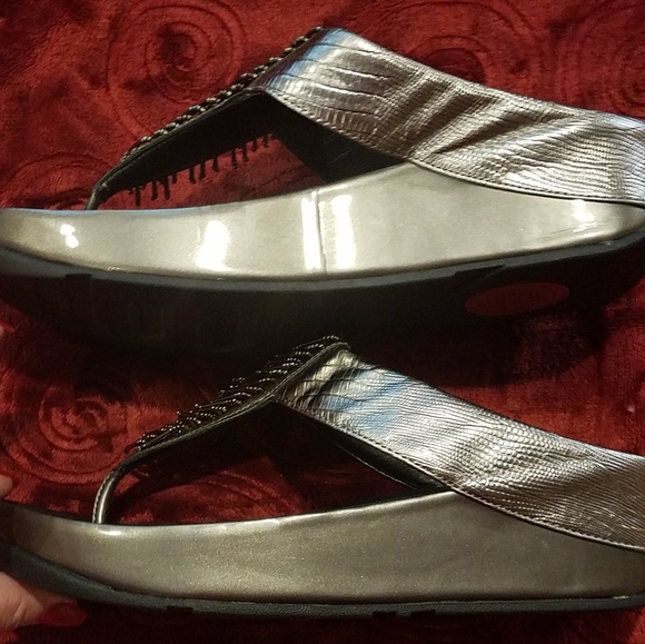 Fitflops ~ Pewter & Multi-Color Bead Sandals - Picture 6 of 7